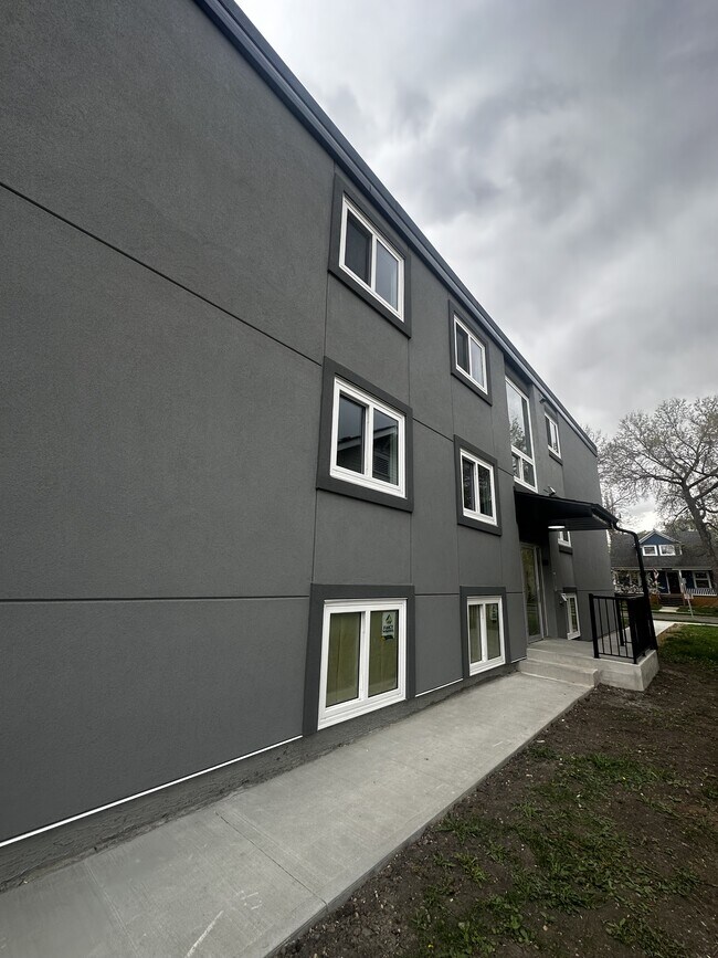 Photo du bâtiment - 9938-88 88 Ave NW