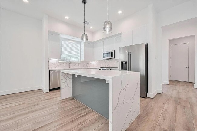 Building Photo - 3514 Hadley St