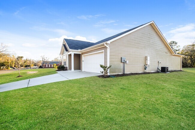 Building Photo - 1223 Lakeshore Dr