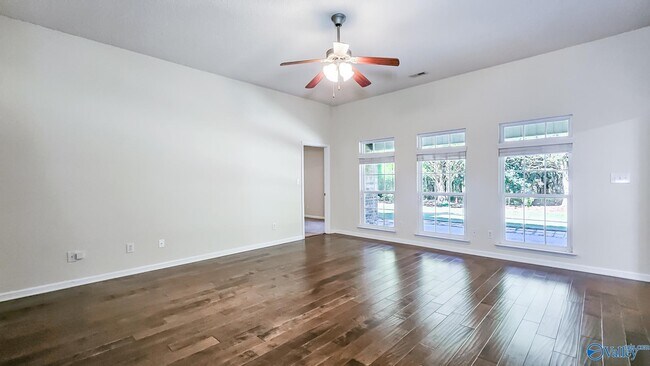 Foto del edificio - 111 Artesian Ln NW