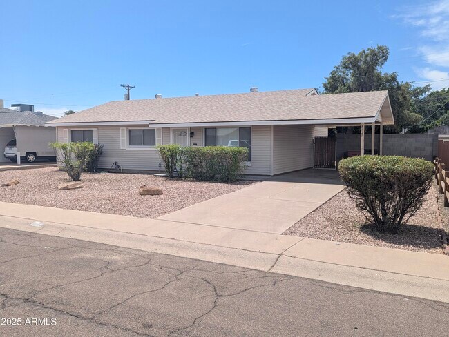 Building Photo - 8127 E Mitchell Dr
