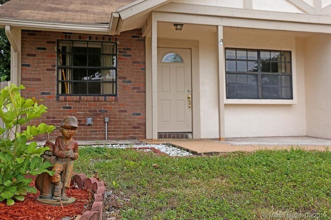 Building Photo - 23422 Country Club Dr E