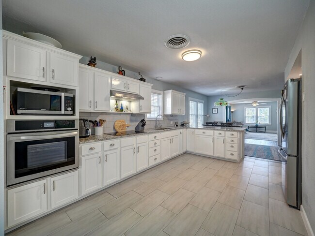 Foto del edificio - 341 W Greenwood Ave