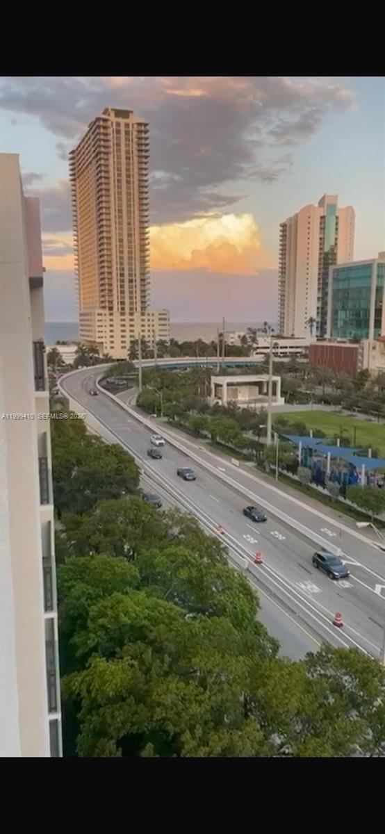 Foto del edificio - 16909 N Bay Rd