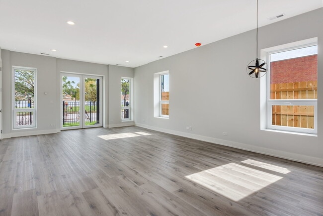 Foto del edificio - 3648 N Central Ave