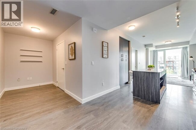 Building Photo - 210 SABINA Dr