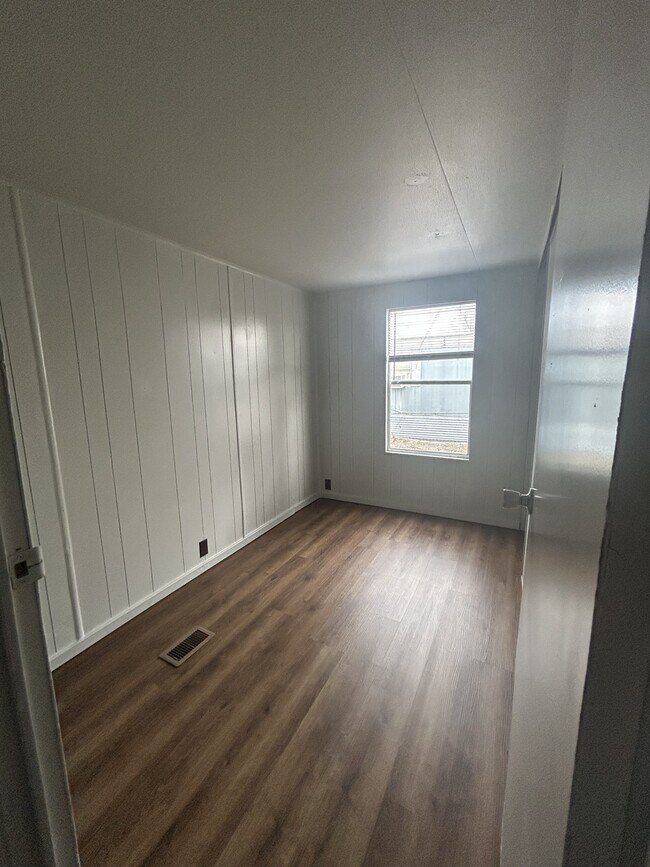 Building Photo - 400 S Ranchwood Blvd