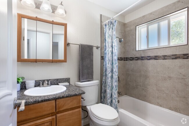 1HAB, 1BA - 750 ft² - Sun Valley