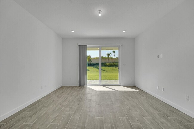 Foto del edificio - 6429 Seabright Ter