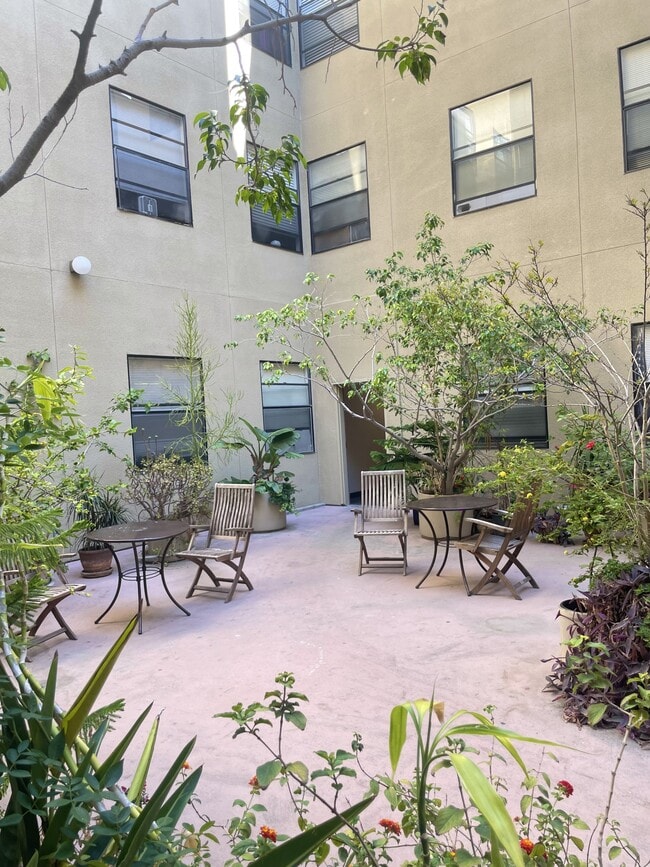 Building Photo - Peachtree Inn - Fully furnished units!