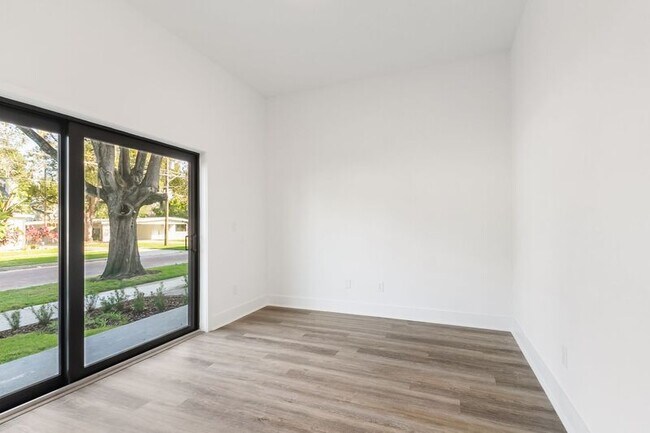 Foto del edificio - 52 W Harding St