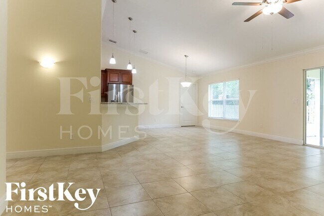 Building Photo - 980 SW Del Rio Blvd