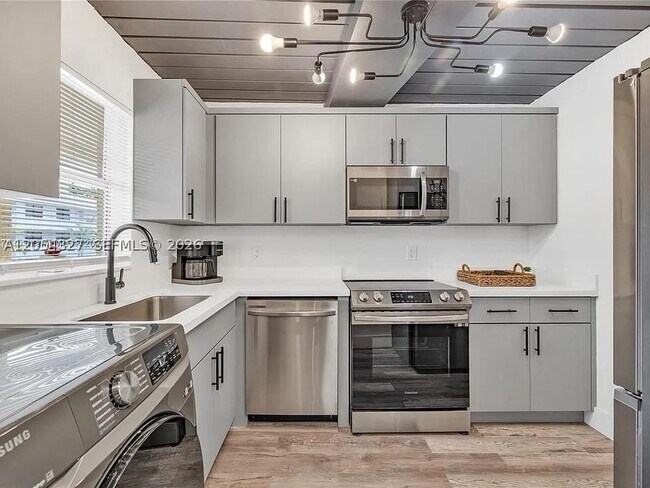 Foto del edificio - 5090 SW 64th Ave