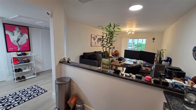 Foto del edificio - 101 E McNab Rd