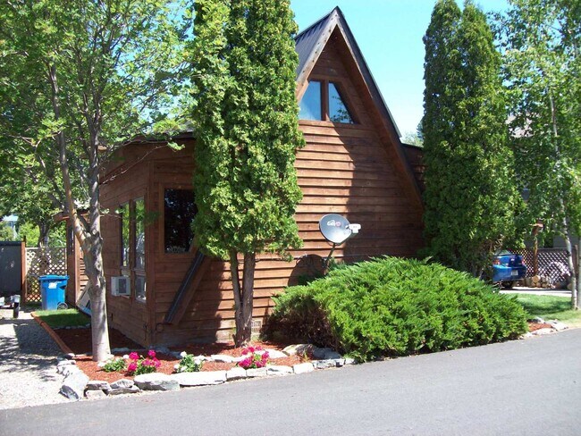 Building Photo - House on the Lake