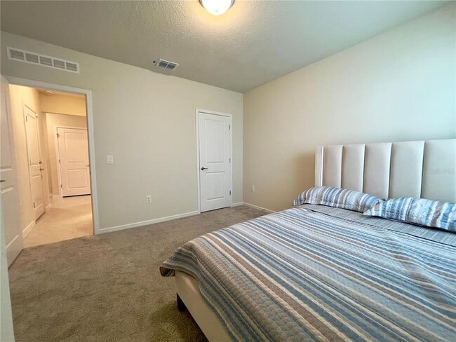 Foto del edificio - 2143 Charming Ave