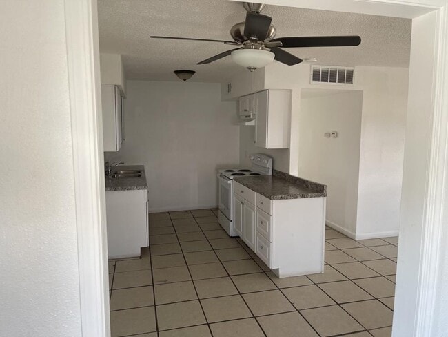 Foto del edificio - 4438 E Dakota Ave