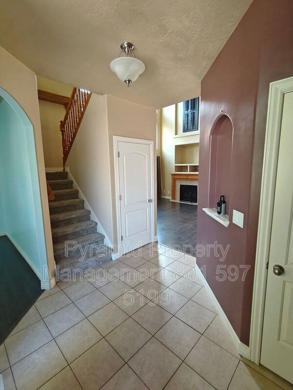 Foto del edificio - 2896 E Lookout Dr