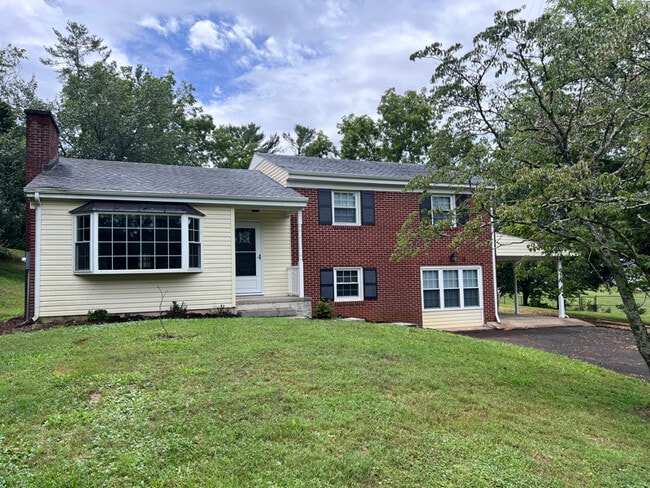 Building Photo - 707 Borden Rd