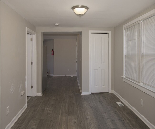 Building Photo - Newly renovated home in West Deptford!