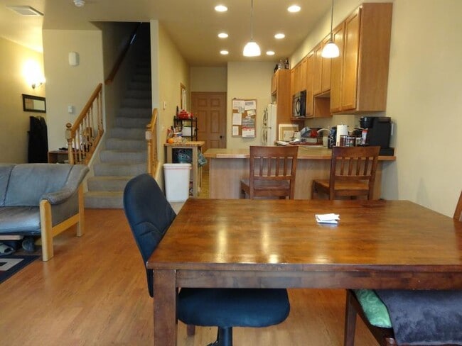 Foto del edificio - 8925 Lakehurst Dr