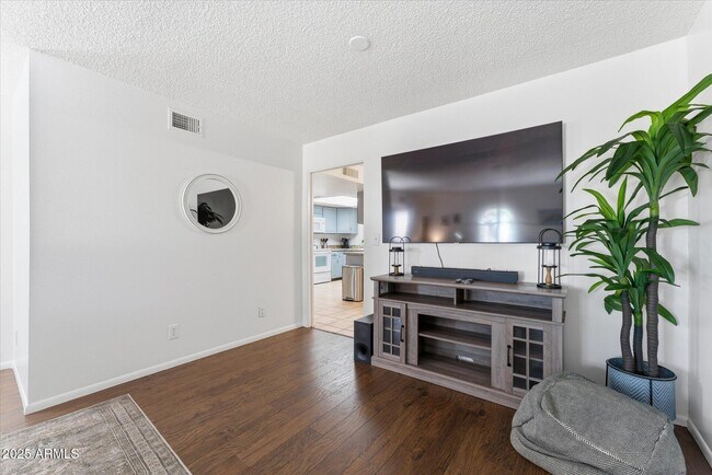 Foto del edificio - 516 N Hobson Plaza