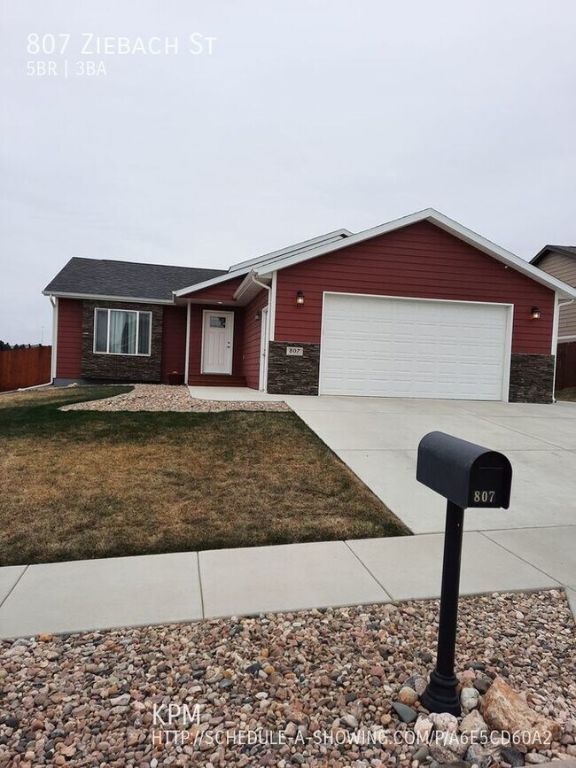 Building Photo - 5 BEDROOM | 3 BATH | HOUSE | DOUBLE GARAGE...
