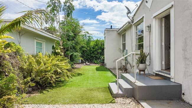 Foto del edificio - 1719 SW 15th St