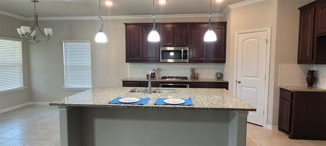 Foto del edificio - 7520 Rothbury Dr