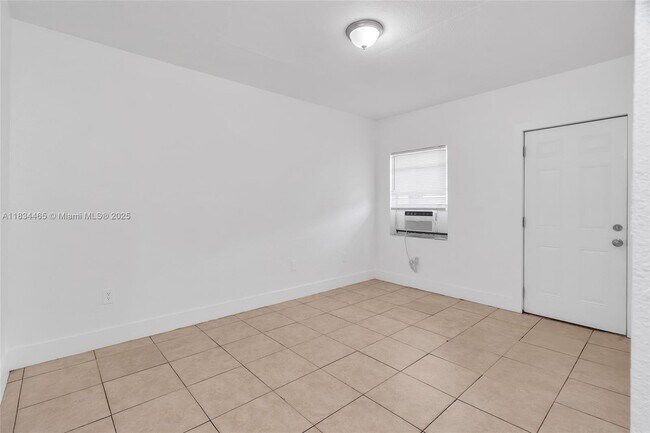 Foto del edificio - 2050 Lincoln Ave