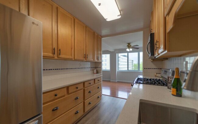 Foto del edificio - 6631 Wakefield Dr