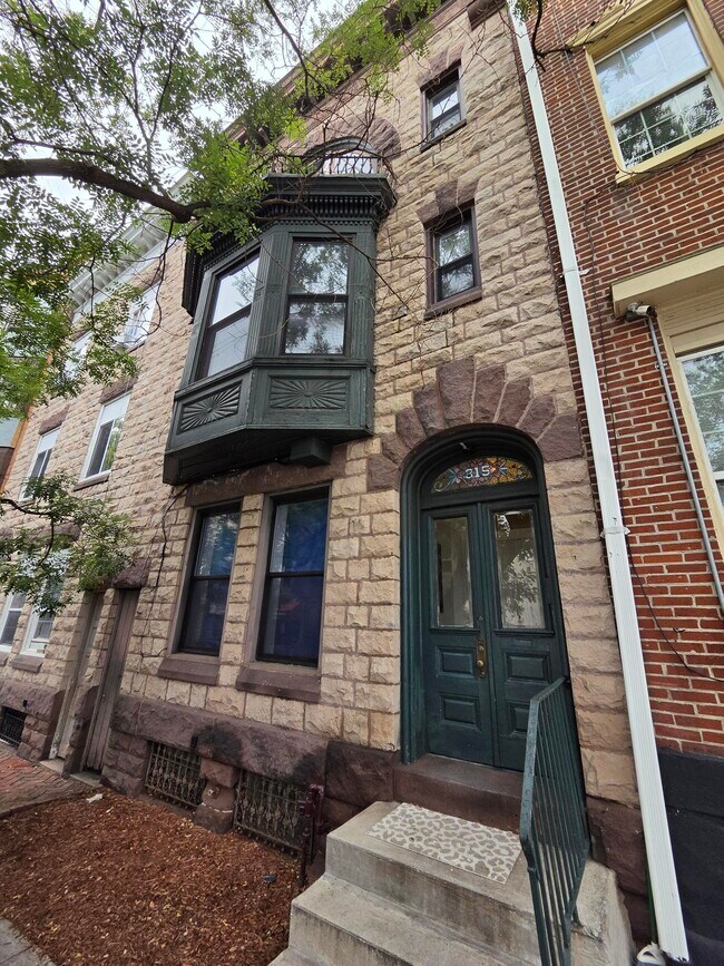 Building Photo - 315 N 6th St