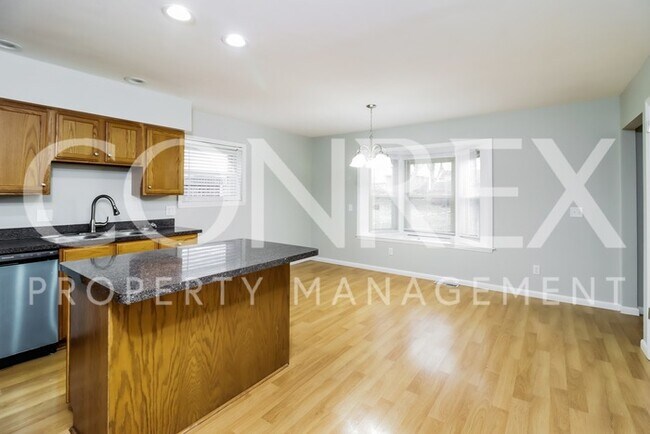 Building Photo - 5633 Green Acres Ct