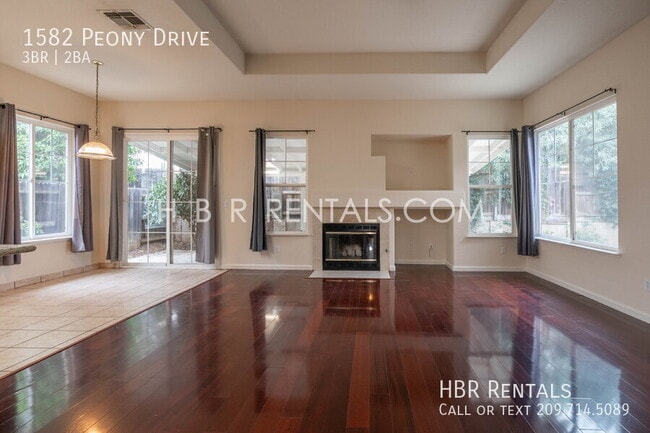 Building Photo - 1582 Peony Dr