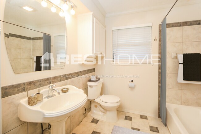 Foto del edificio - 3713 Summerwind Ave