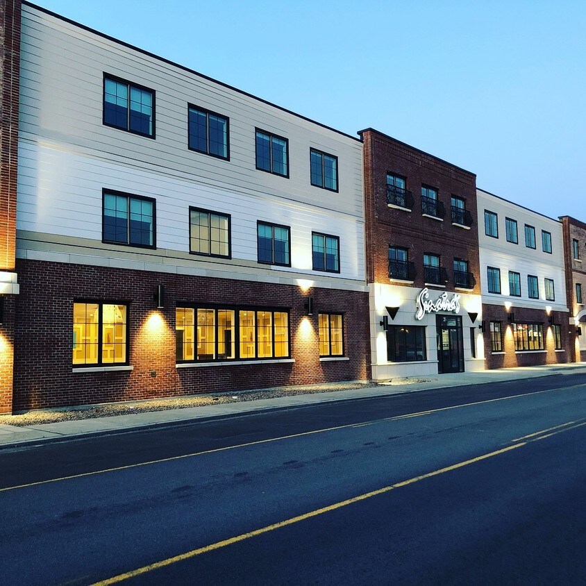Foto principal - 945 Kenmore Ave