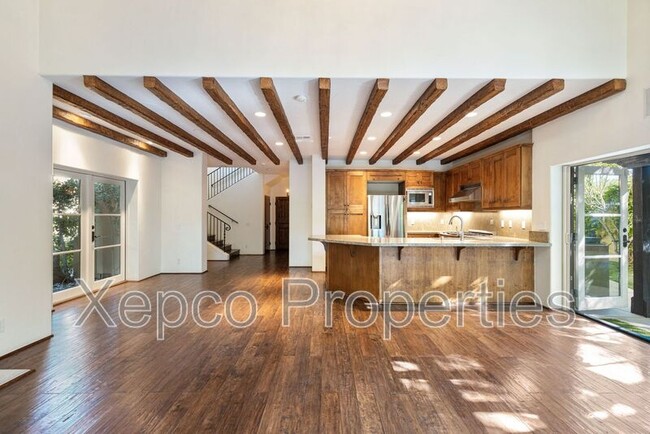 Building Photo - 175 Villaggio W