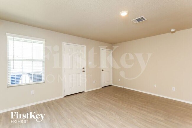Building Photo - 10802 Prusiner Dr
