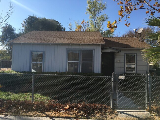 Building Photo - Maxwell 1 Bedroom Home Plus Bonus Room