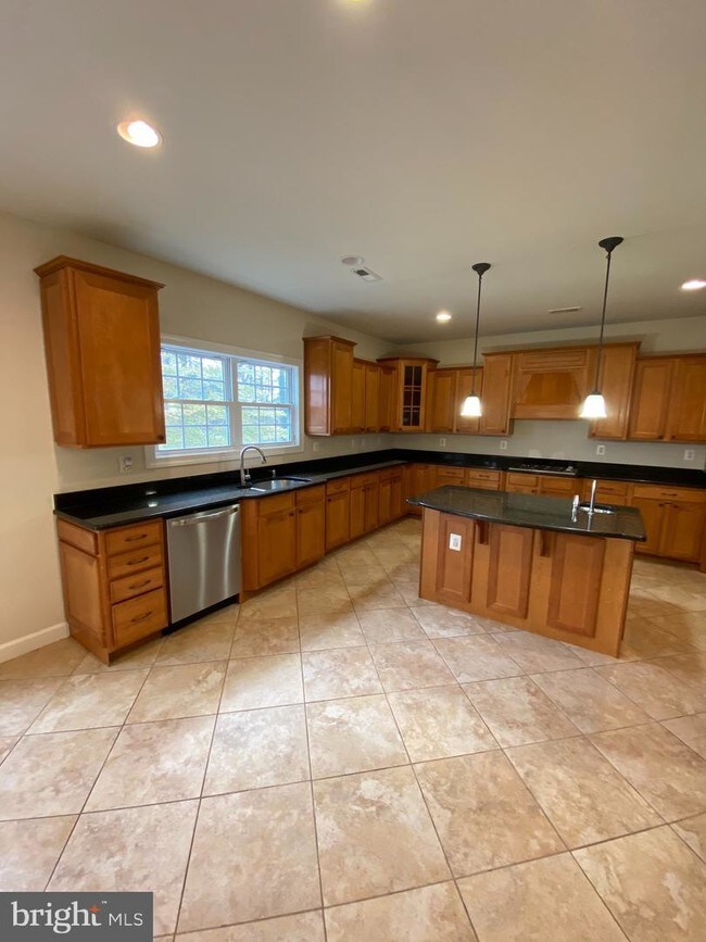 Building Photo - 8327 Yorkshire Ln