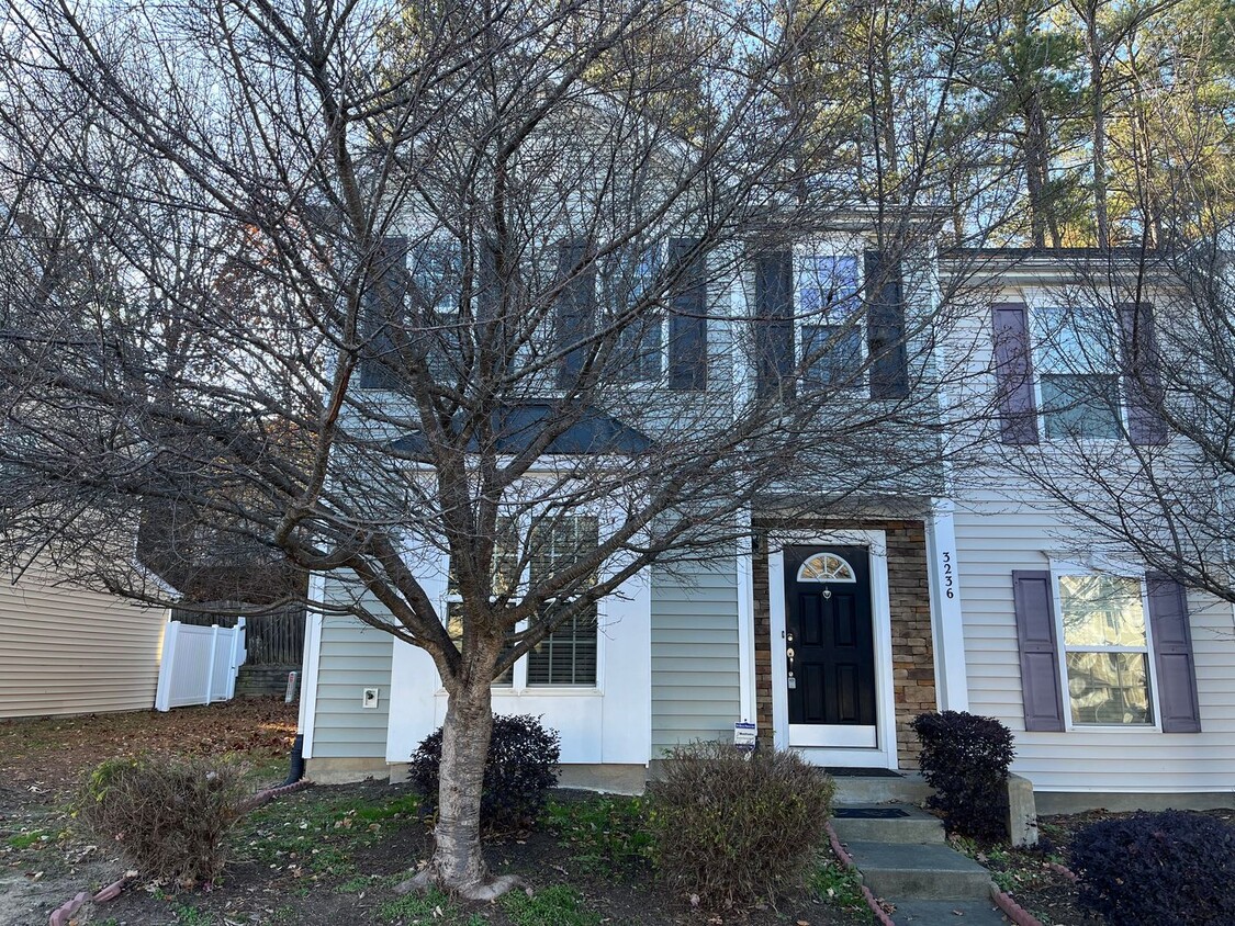 Foto principal - Stunning 3BD, 2.5BA Durham Townhome in a G...