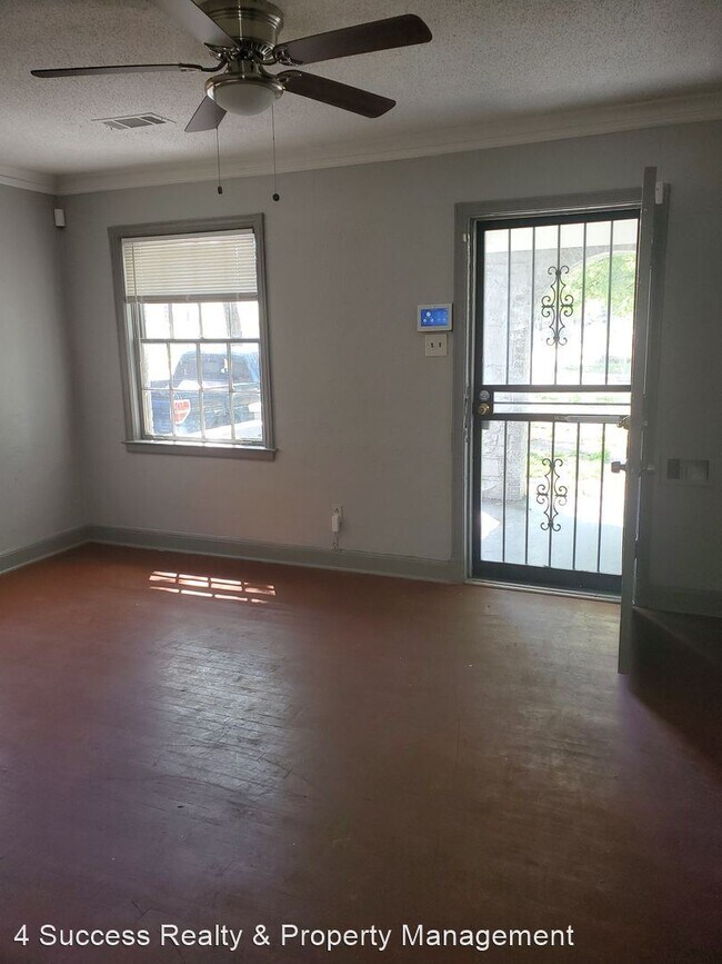 Building Photo - 2 br, 1 bath House - 512 S Parkway