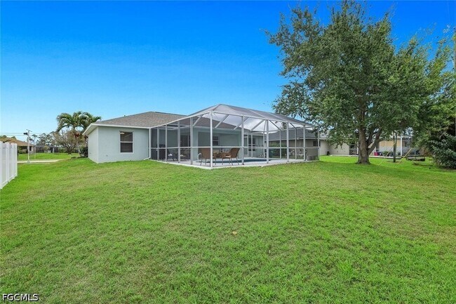 Foto del edificio - 3322 Oasis Blvd
