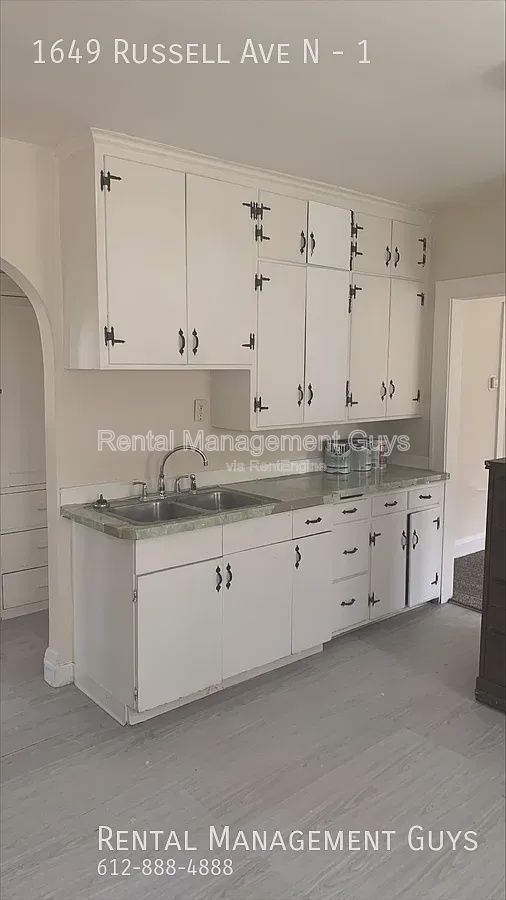 Foto del edificio - 1649 Russell Ave N