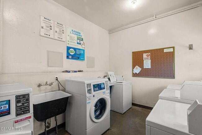 Building Photo - 3300 S Sepulveda Blvd