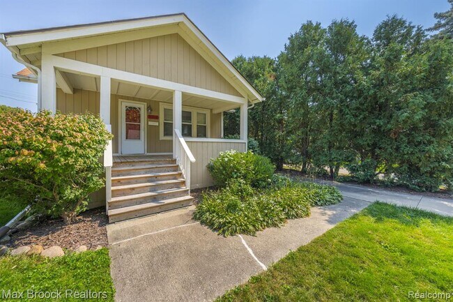 Building Photo - 3216 Garden Ave