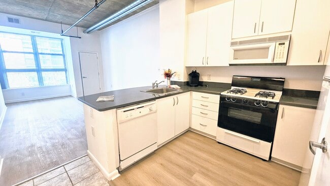 Building Photo - 1300 N St NW