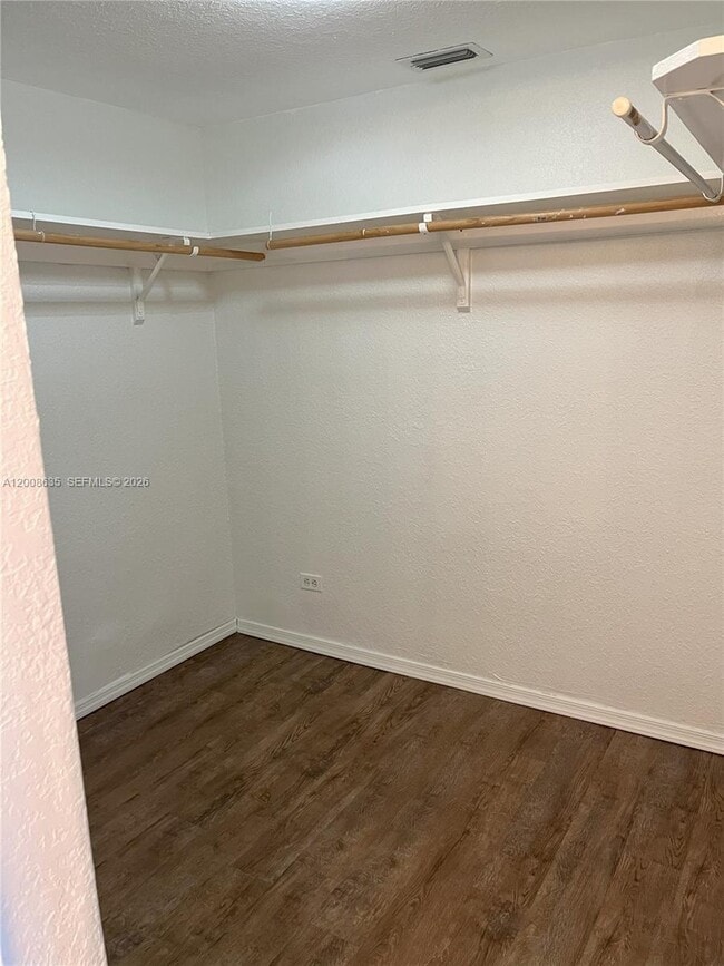 Foto del edificio - 3660 NE 166th St