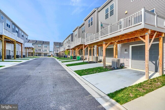 Foto del edificio - 2718 Lanham Hill Cir