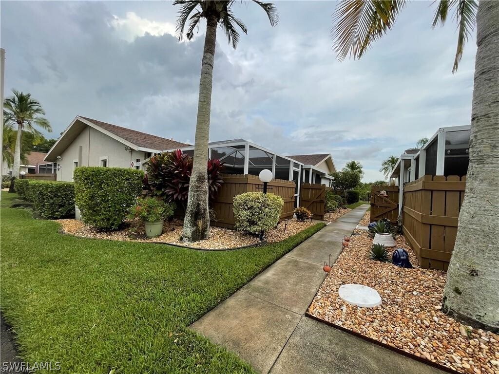 Primary Photo - 15630 Crystal Lake Dr